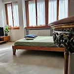 아파트 Modern Loft A Few Stops From The Center